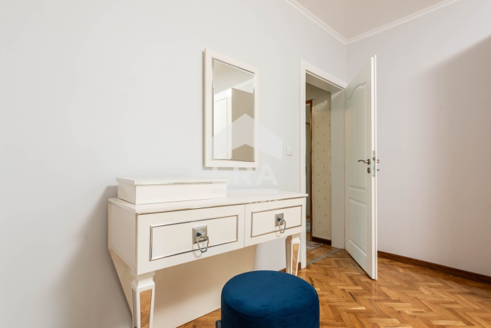 Тристаен апартамент за продажба в кв. Възраждане 4, Варна