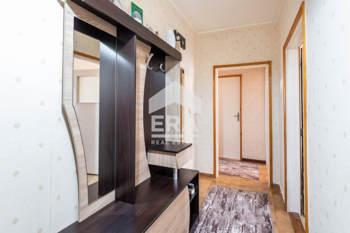Тристаен апартамент за продажба в кв. Възраждане 4, Варна