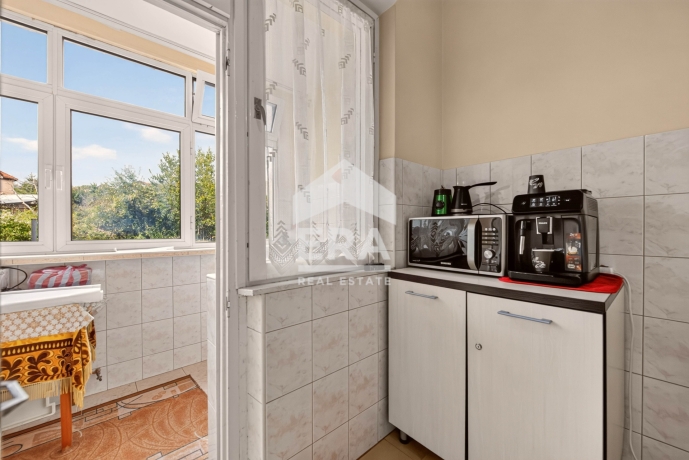 Тристаен апартамент за продажба в кв. Възраждане 4, Варна