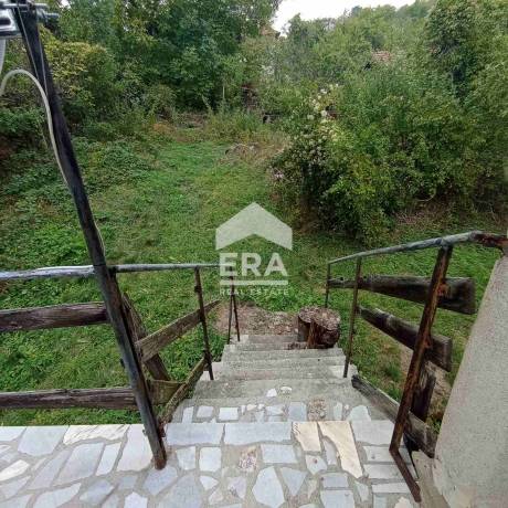 ЕРА Фаворит продава къща с двор в с. Дружево