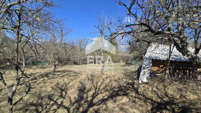 ЕРА Надежда продава къща в с. Долна Секирна, гр. Брезник