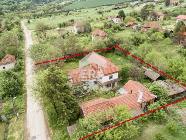 ЕКСКЛУЗИВНО! ЕРА ПЛЕВЕН СИТИ предлага къща за продажба в с. Еница