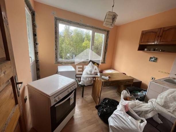 ЕРА Надежда продава масивна къща в гр.Годеч