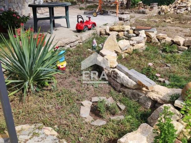 Къща за продажба в с. Златна ливада, област Стара Загора