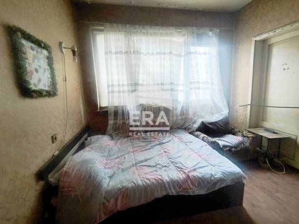 Тристаен апартамент в кв. Дружба 1