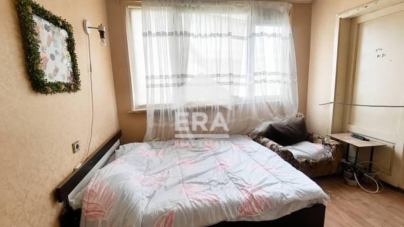 Тристаен апартамент в кв. Дружба 1