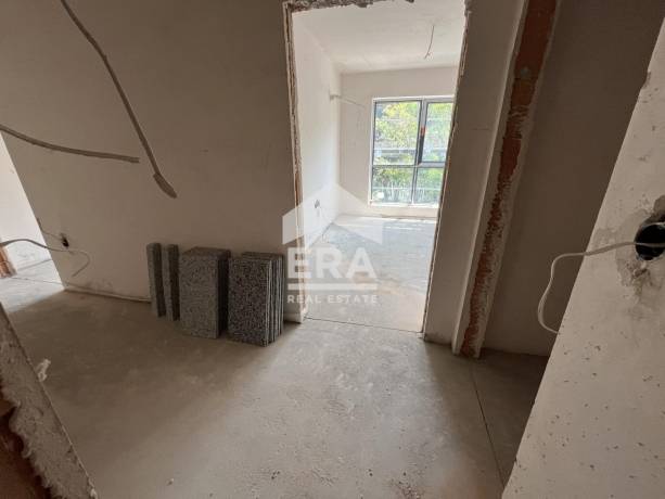 Тристаен апартамент за продажба в кв. Кайсиева градина, Варна