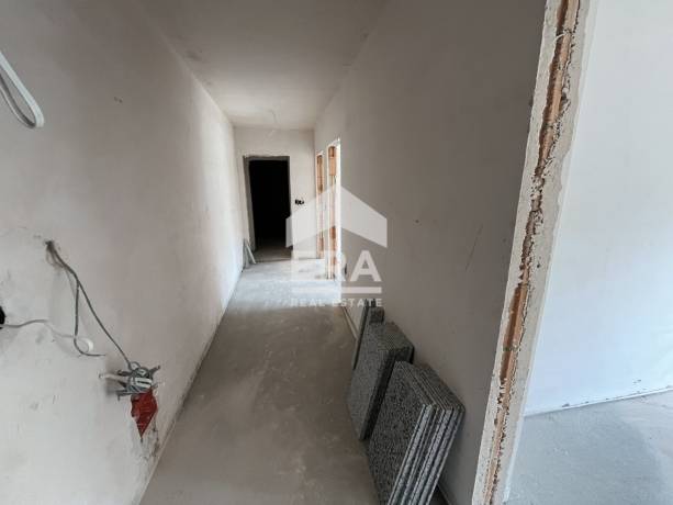 Тристаен апартамент за продажба в кв. Кайсиева градина, Варна