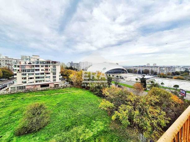 Многостаен апартамент за продажба в кв. Славейков, Бургас