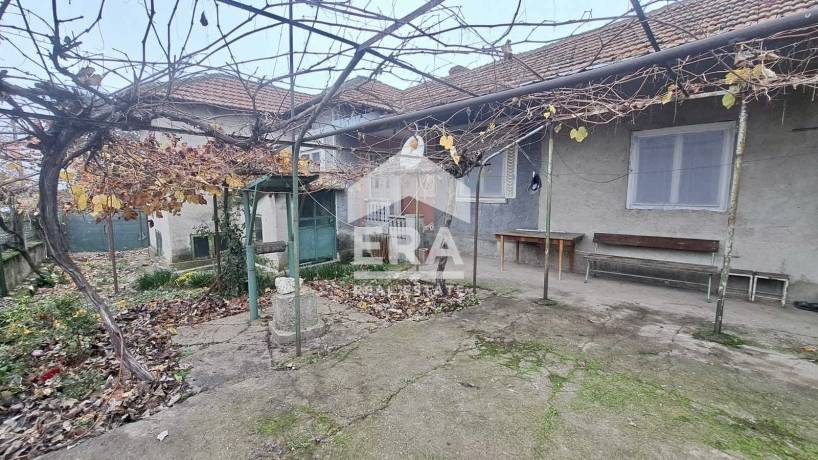 Едноетажна къща в с.Нова Черна