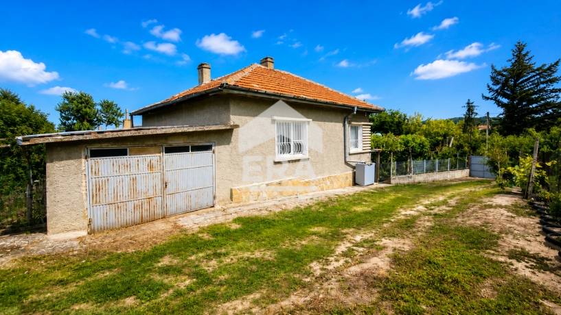 ЕКСКЛУЗИВНО! ЕРА ИмотиТе предлага за продажба МАСИВНА ТУХЛЕНА КЪЩА с двор в с. Бистра