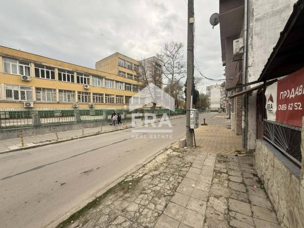 Ексклузивна, едноетажна, тухлена къща за продажба, с двор, на ул. Иван Рилски 9, район Христо Ботев, Варна, срещу СУ Елин Пелин