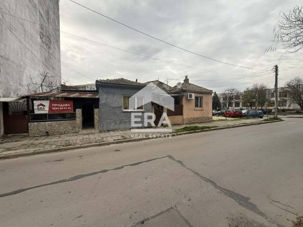 Ексклузивна, едноетажна, тухлена къща за продажба, с двор, на ул. Иван Рилски 9, район Христо Ботев, Варна, срещу СУ Елин Пелин