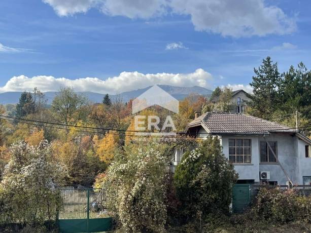 ЕРА Вива София продава новопостроена къща във в.з. Косанин дол, район Панчарево.