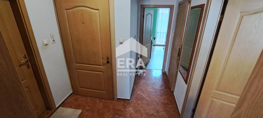 Тристаен апартамент за продажба в Център, Поморие
