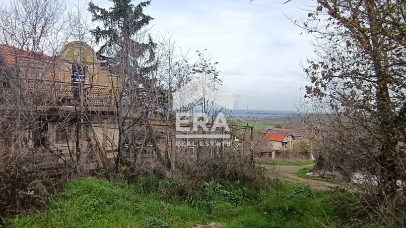 Прекрасен поземлен имот с ГЛЕДКА МОРЕ И ГОРА в село Атия!