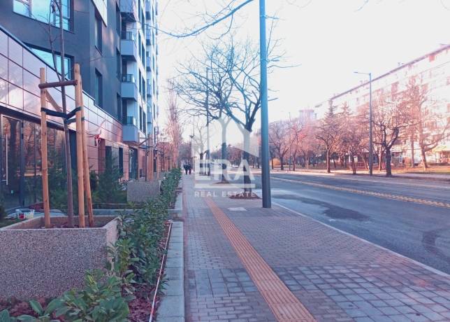 ЕРА Фамилия продава просторно партерно помещение в Илинден