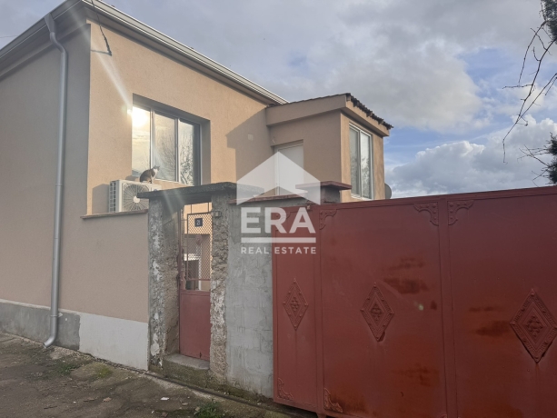 ERA Casa продава масивна двуетажна къща в с. Тополчане
