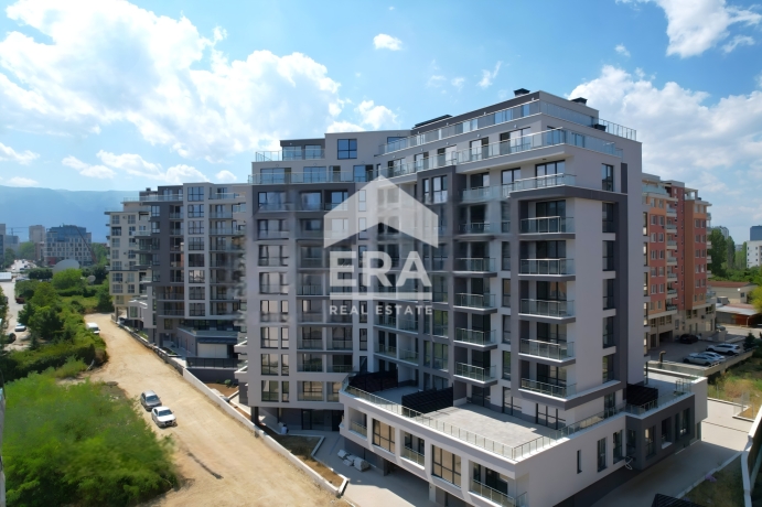 Просторен тристаен апартамент зад The Mall, кв. Полигона