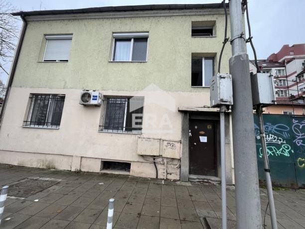 ЕРА Надежда продава етаж от къща в широк център