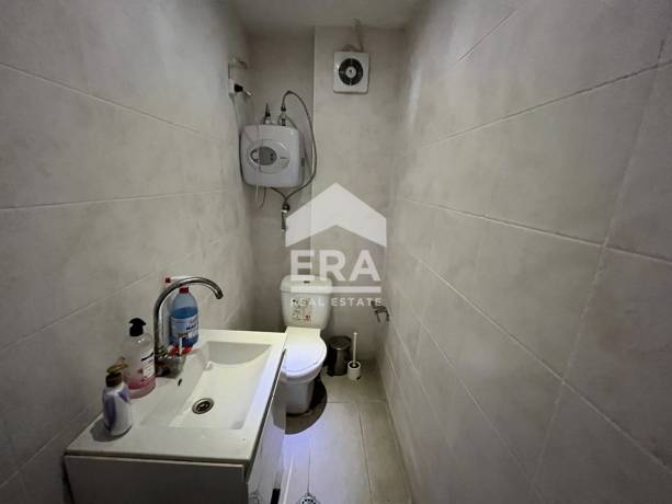 ЕРА Надежда продава етаж от къща в широк център