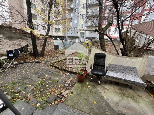 Етаж от къща за продажба в кв. Зона Б-5-3, София