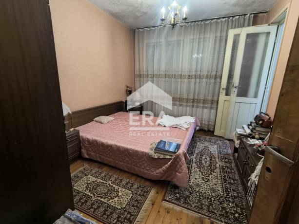 Четиристаен апартамент в кв. Акация