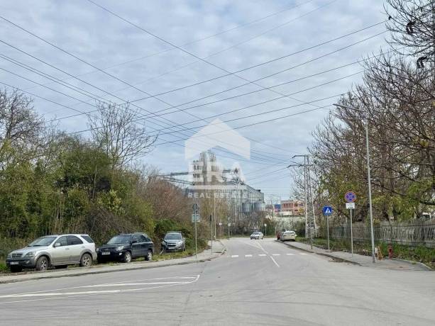 Промишлен парцел в ЗПЗ - гр. Варна, с ПУП, проект, разрешително за строеж и добър достъп