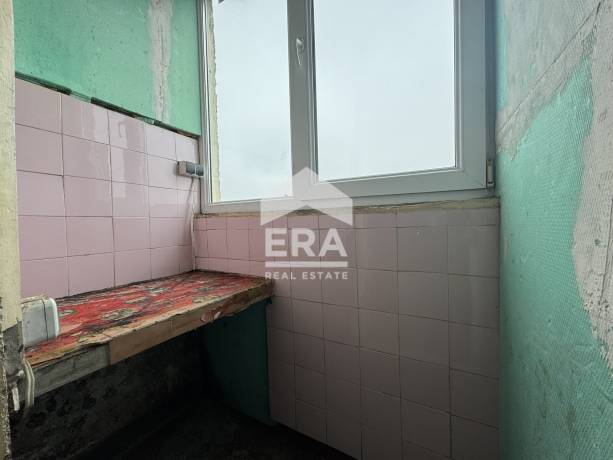 ЕКСКЛУЗИВНО! ЕРА ДРЪСТЪР предлага за продажба двустаен апартамент с голям потенциал в удобен и комуникативен район на гр. Силистра!