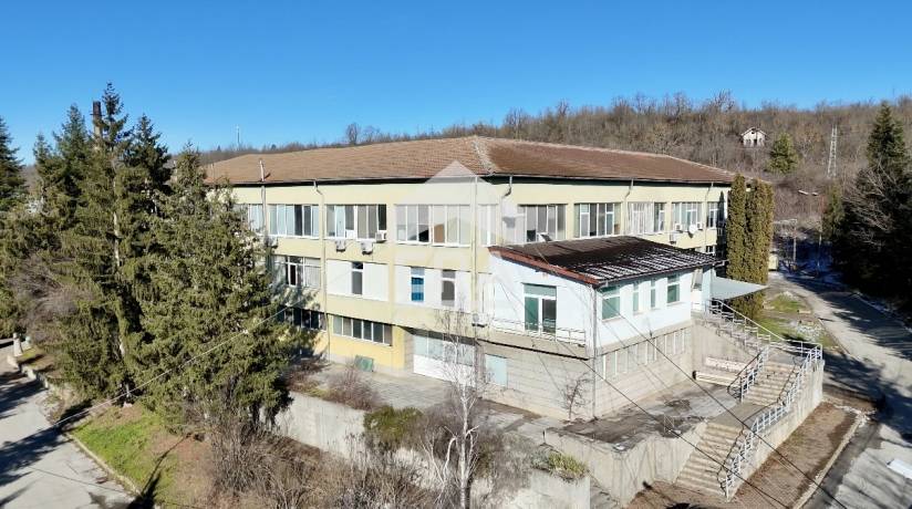 Бизнес имот под наем в кв. Западна промишлена зона, Велико Търново