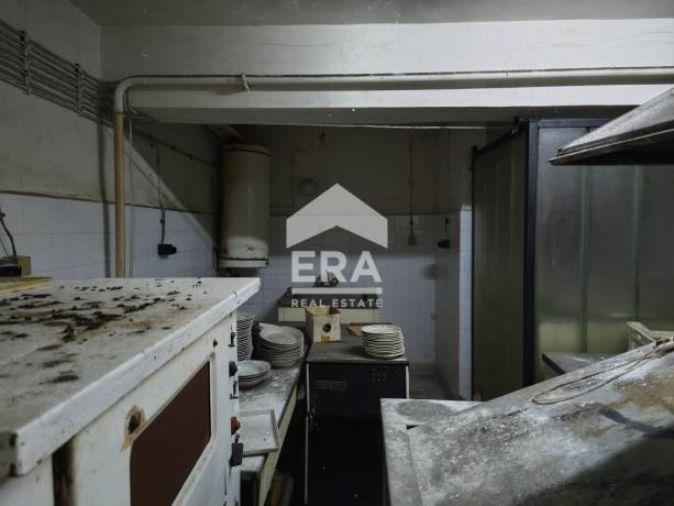 ЕРА МАКС продава масивна сграда-бивш ресторант в жк.Хале