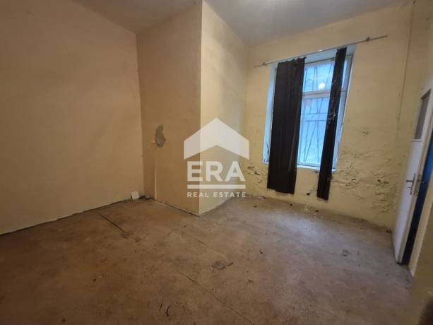 Само в ERA Casa ! Ексклузивно - Продава се промишлен имот с голям потенциал – гр. Сливен, м. „Асеновско дефиле“