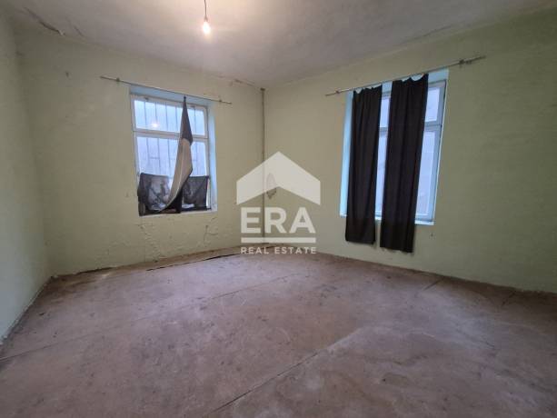 Само в ERA Casa ! Ексклузивно - Продава се промишлен имот с голям потенциал – гр. Сливен, м. „Асеновско дефиле“