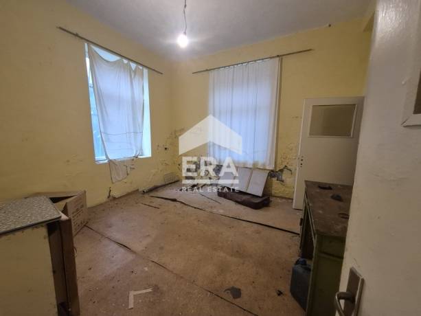 Бизнес имот за продажба в кв. Комлука, Сливен