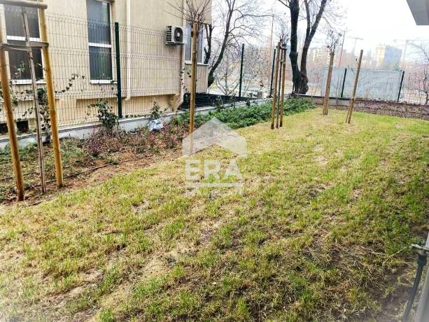 Тристаен апартамент със собствен двор в нова сграда с АКТ 16 до мол "Сердика"
