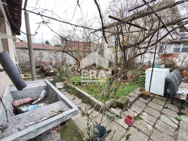 ЕРА МАКС продава къща в кв.Боровец
