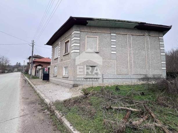 Къщи с парцел в с. Николаево, общ. Стражица