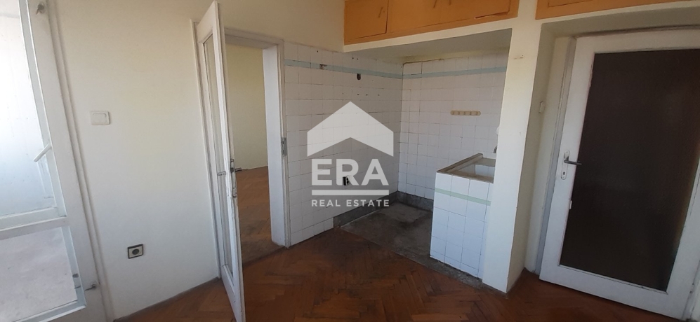 Четиристаен апартамент за продажба в кв. Чайка, Варна