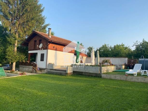 Вила за продажба в гр. Дряново