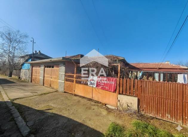 ЕКСКЛУЗИВНО!ЕРА ДРЪСТЪР предлага за продажба част от къща в близост до бившия ресторант ''Волга'' в село Калипетрово!