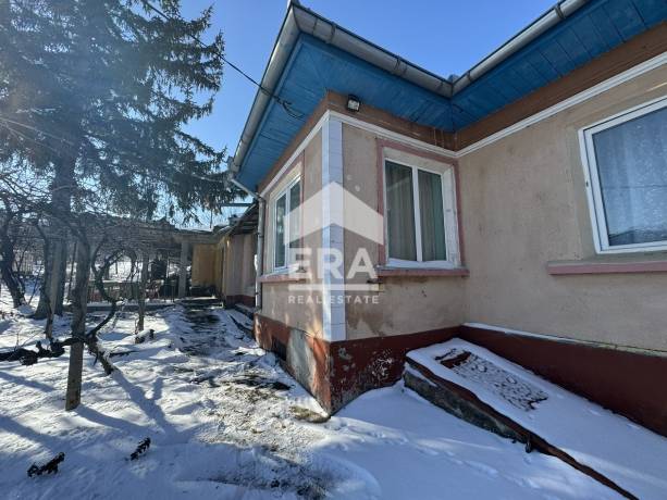 ЕКСКЛУЗИВНО! ЕРА Дръстър предлага за продажба къща с голям двор в кв. Татарица - с. Айдемир!
