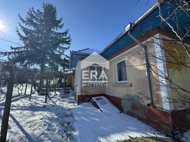 ЕКСКЛУЗИВНО! ЕРА Дръстър предлага за продажба къща с голям двор в кв. Татарица - с. Айдемир!