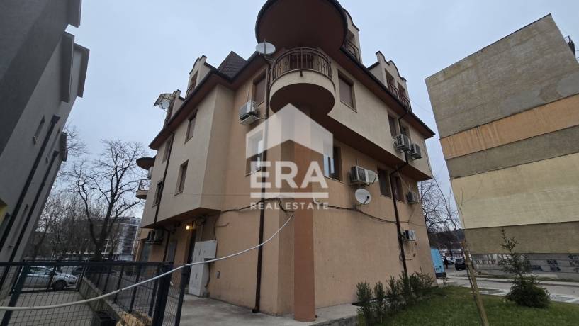 Четиристаен апартамент за продажба в кв. Изток, Перник