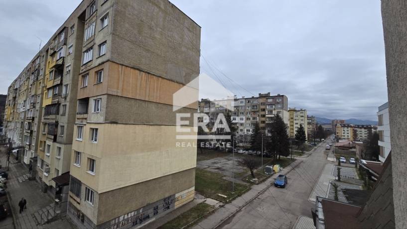 Четиристаен апартамент за продажба в кв. Изток, Перник
