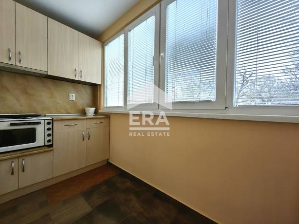 Тристаен апартамент за продажба в кв. Дружба 1, Русе