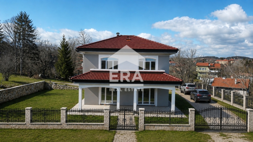 Нова двуетажна къща за продажба в с. Хераково