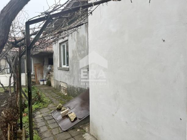 ЕКСКЛУЗИВНО! Еднофамилна едноетажна къща в с.Иваново