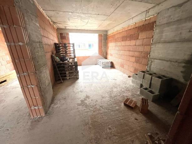 Тристаен апартамент за продажба, в новострояща се бутикова сграда, район Лятно кино Тракия, Варна, над Макдрайв
