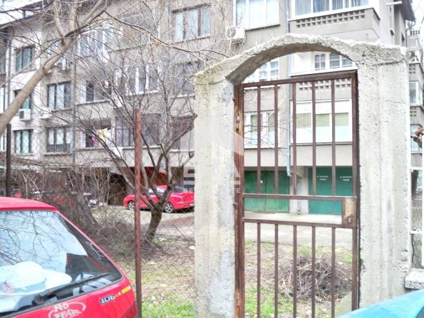 Двустаен апартамент за продажба в кв. Лазур, Бургас