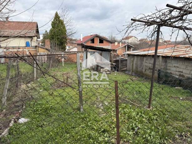 САМО В ЕРА ИМОТИ ХАСКОВО! Просторен етаж от къща с двор и обособена лятна кухня